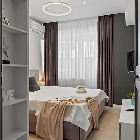 The Moonlight Nest Apartment Mamaia